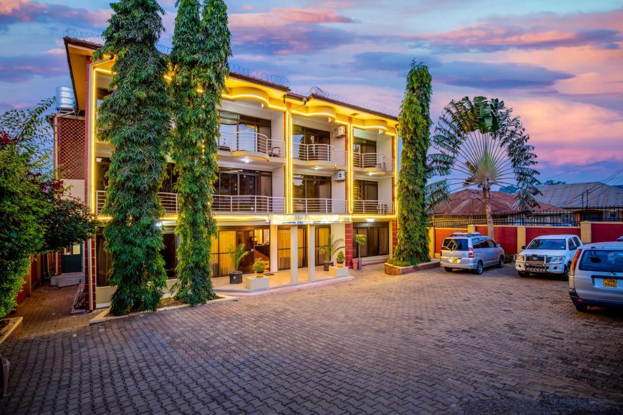 Entebbe Traveller's Hotel Eksteriør billede