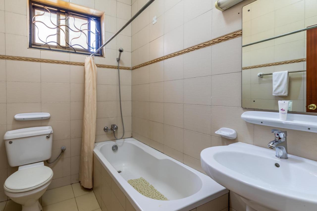 Entebbe Traveller's Hotel Eksteriør billede