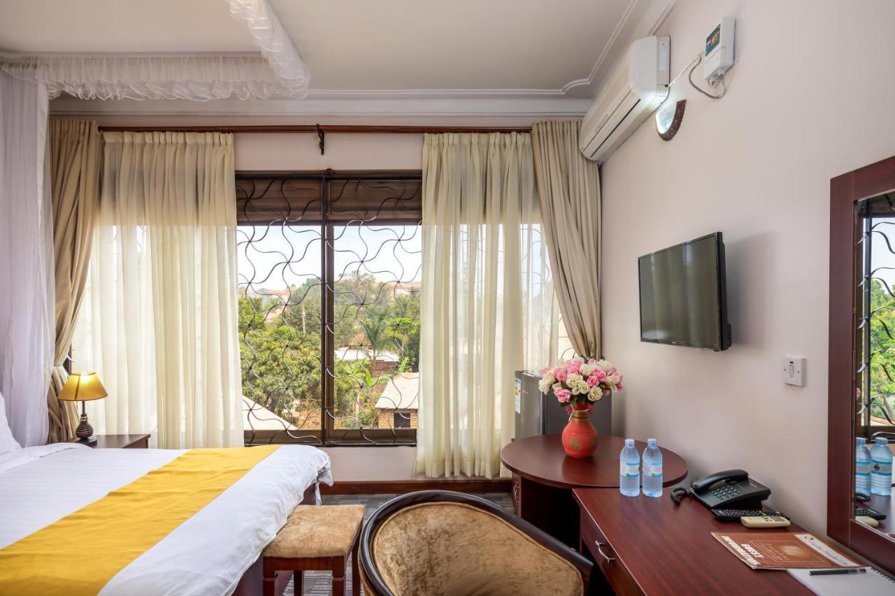 Entebbe Traveller's Hotel Eksteriør billede