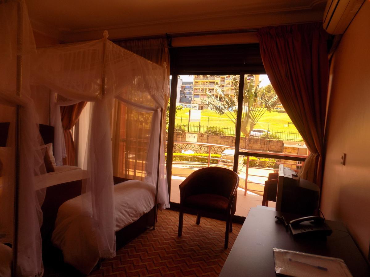 Entebbe Traveller's Hotel Eksteriør billede