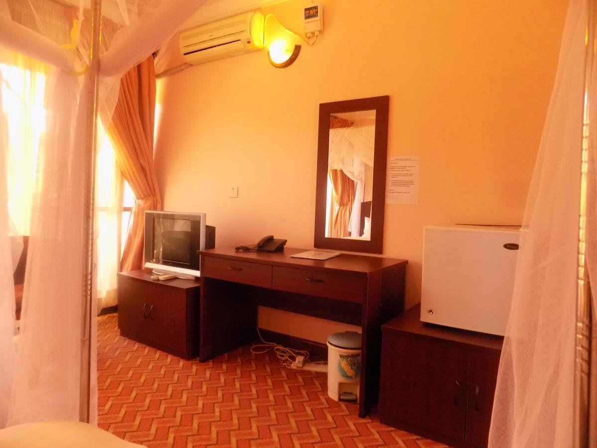 Entebbe Traveller's Hotel Eksteriør billede