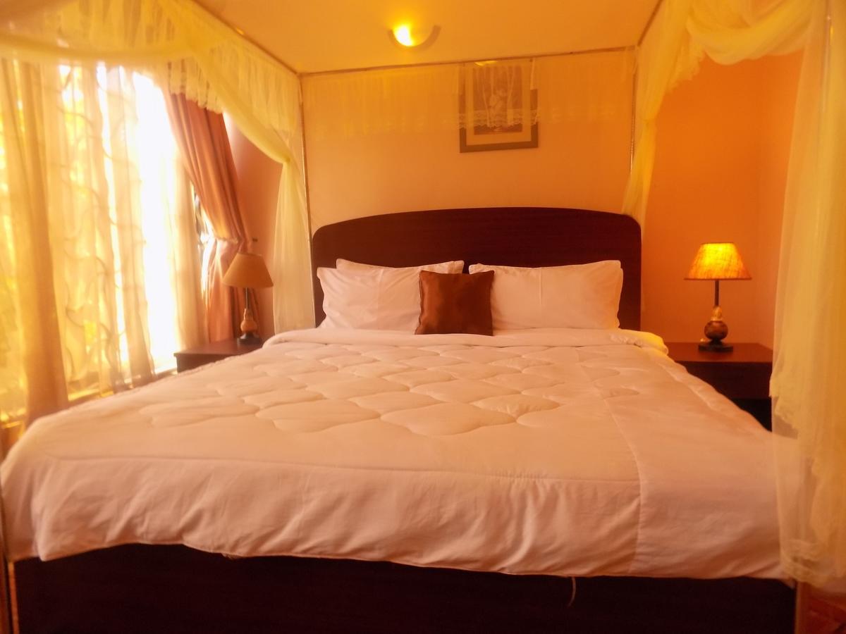 Entebbe Traveller's Hotel Eksteriør billede