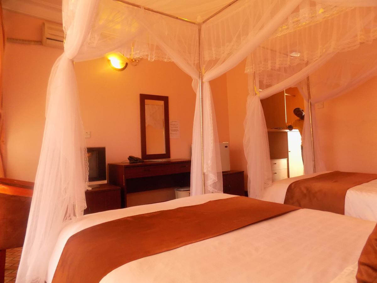 Entebbe Traveller's Hotel Eksteriør billede
