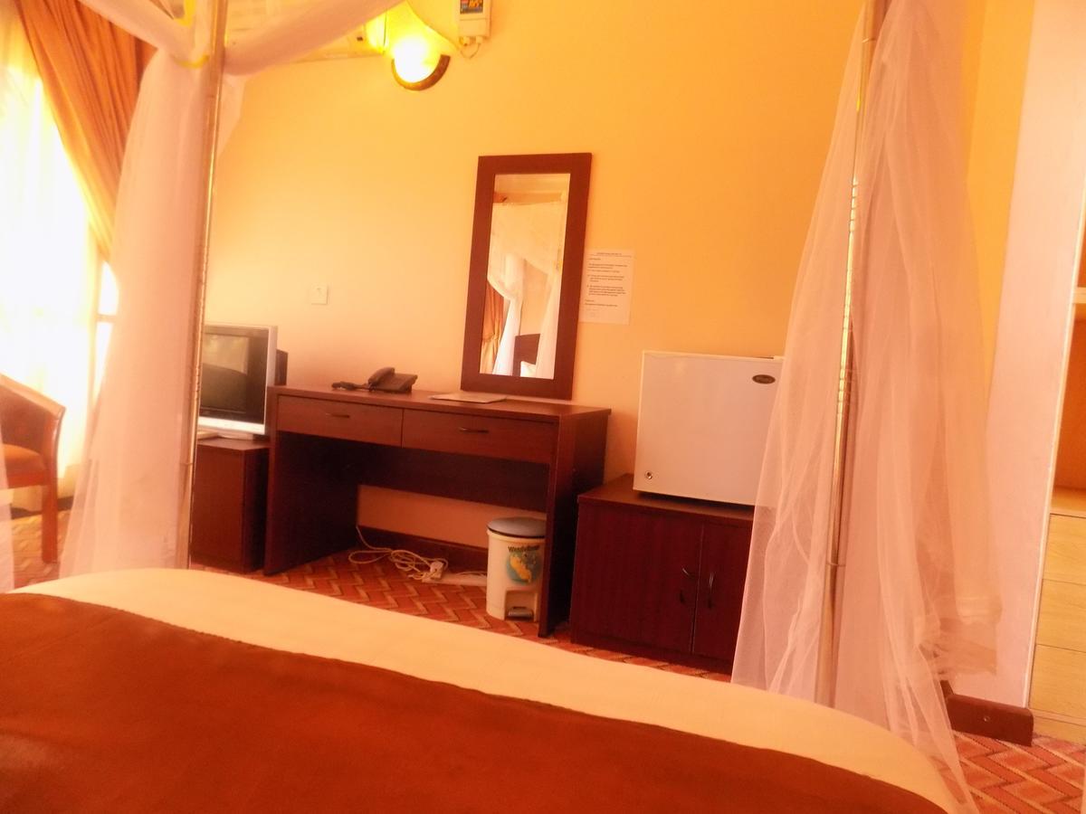 Entebbe Traveller's Hotel Eksteriør billede