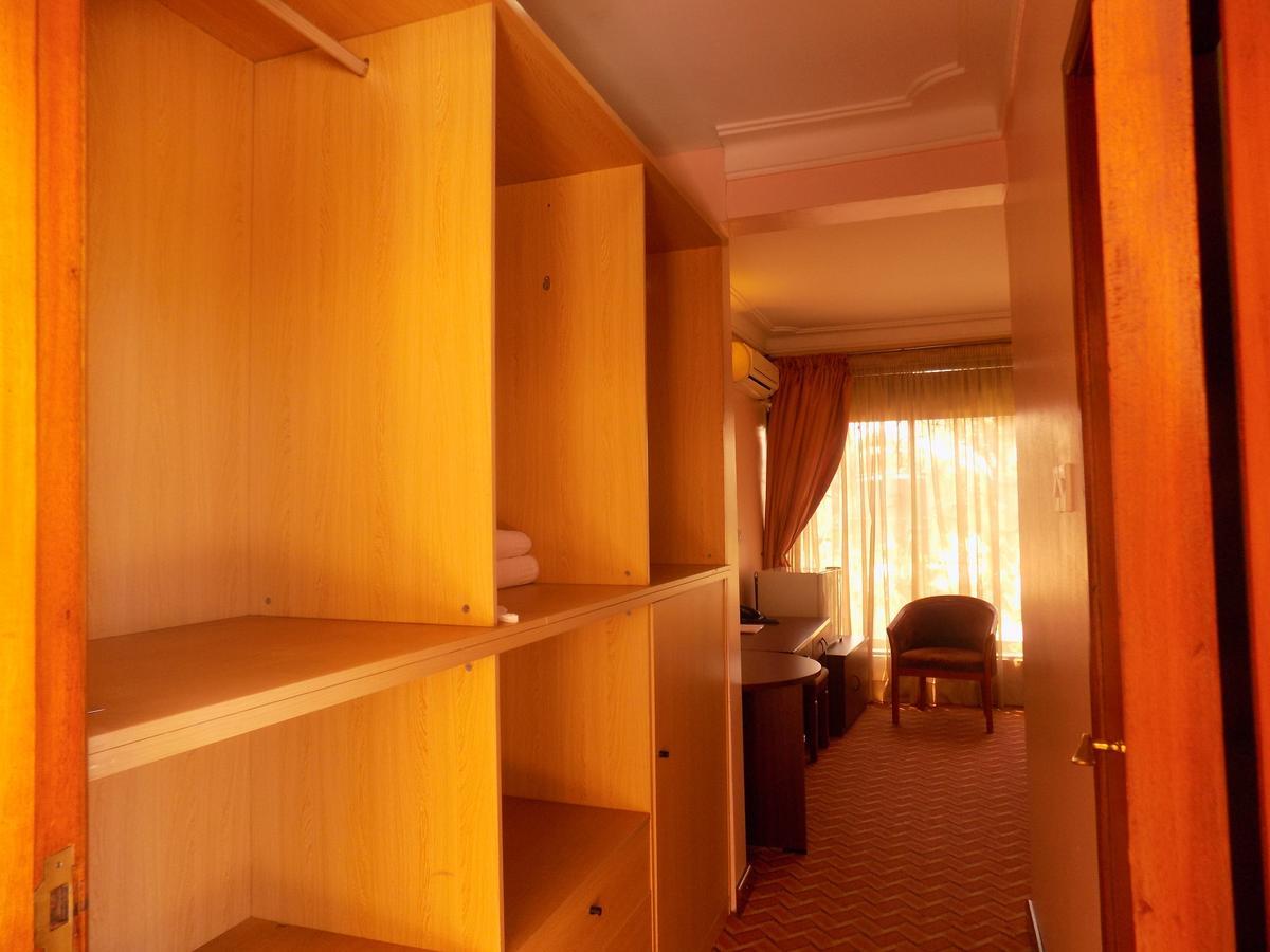 Entebbe Traveller's Hotel Eksteriør billede