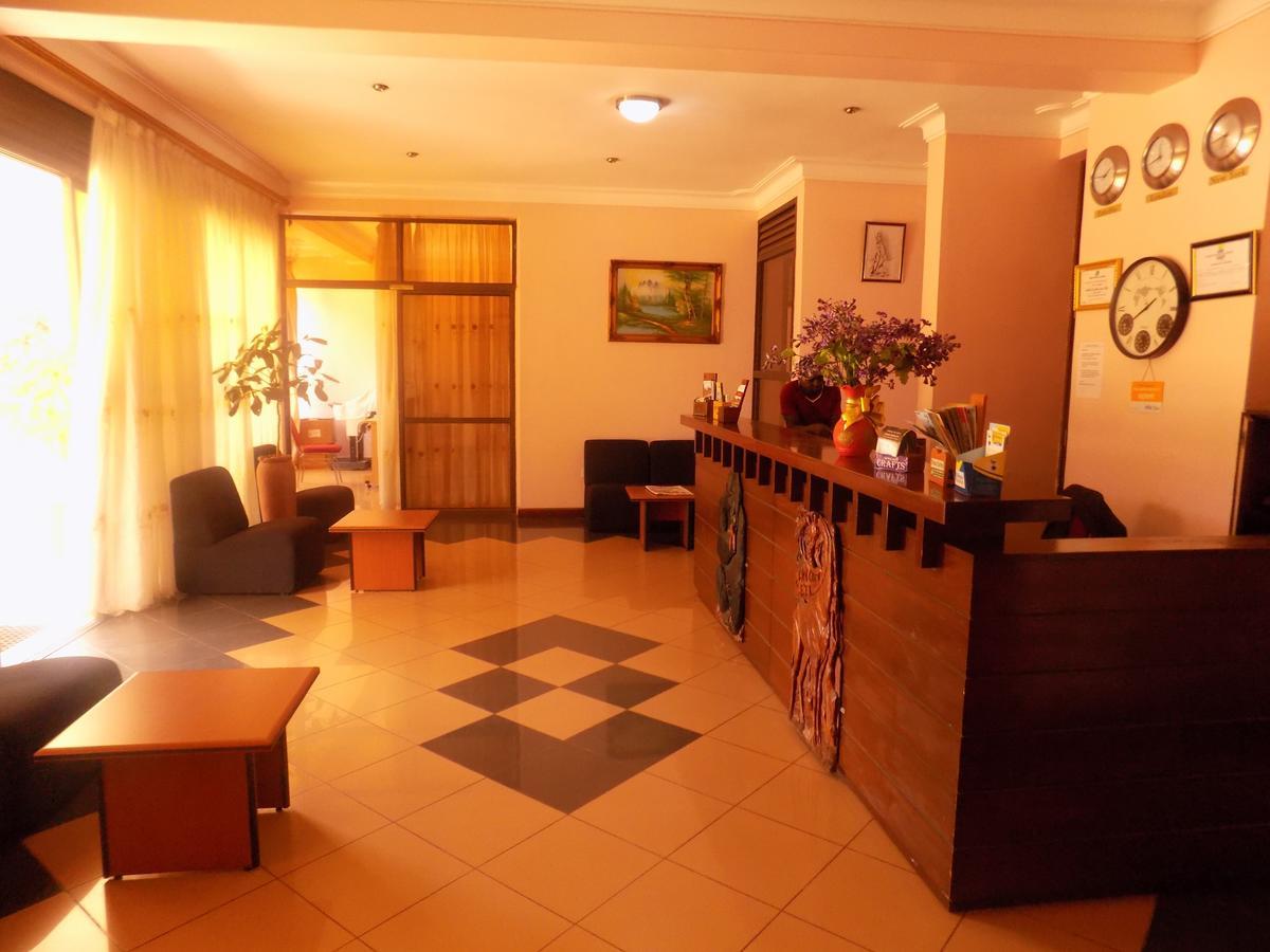 Entebbe Traveller's Hotel Eksteriør billede