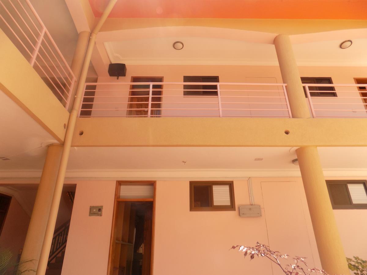 Entebbe Traveller's Hotel Eksteriør billede