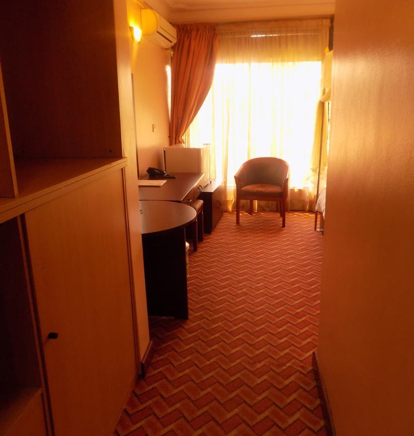 Entebbe Traveller's Hotel Eksteriør billede